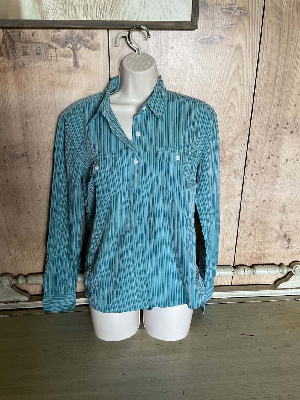 World Wide Sportsman Women's Striped Long Sleeve Button Down Shirt Size M